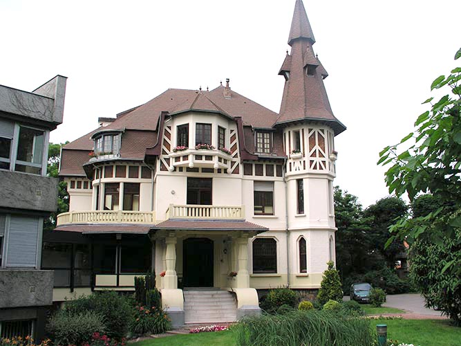 cl_maison_fleurie_-_vue_exterieure_-_2